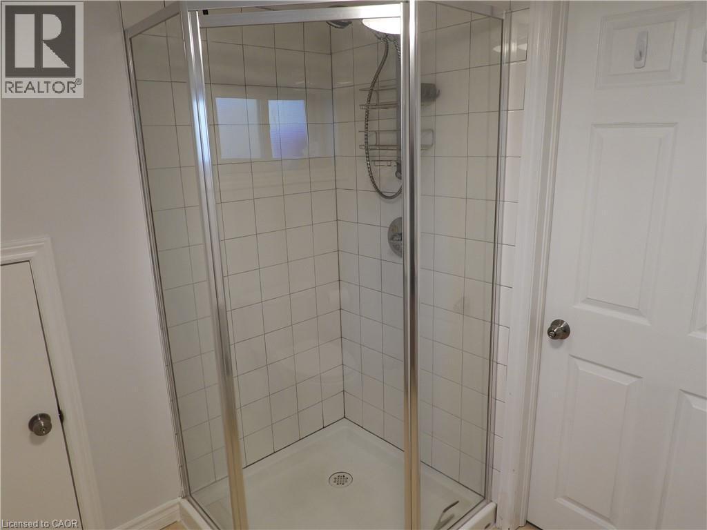285 East 28Th Street, Hamilton, ON - Indoor Photo Showing Bathroom