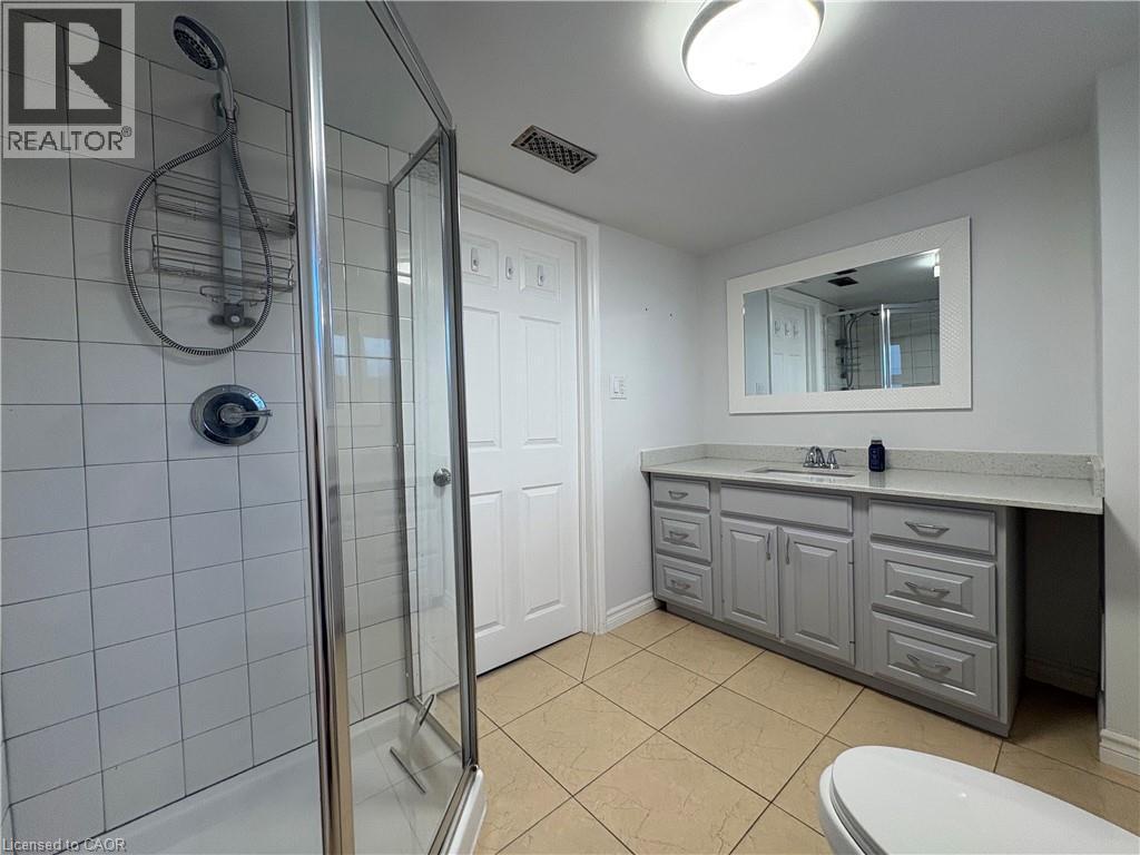285 East 28Th Street, Hamilton, ON - Indoor Photo Showing Bathroom