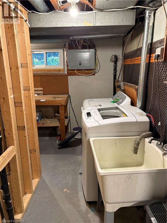 285 East 28Th Street, Hamilton, ON - Indoor Photo Showing Laundry Room