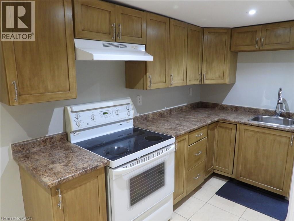 285 East 28Th Street, Hamilton, ON - Indoor Photo Showing Kitchen