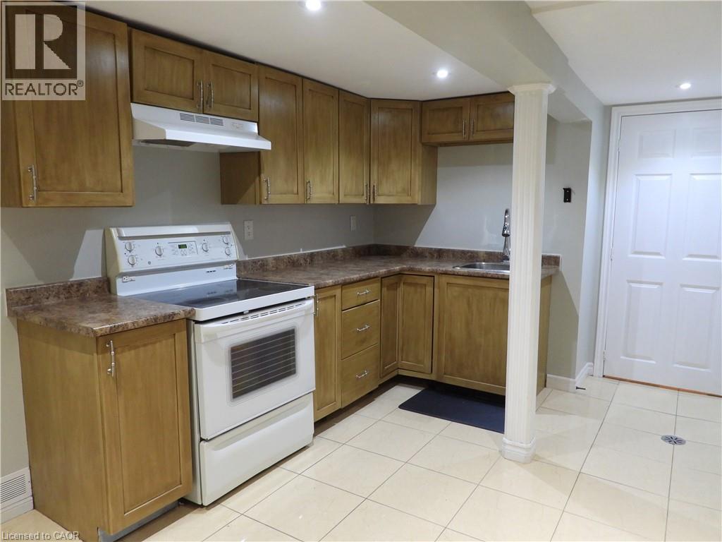 285 East 28Th Street, Hamilton, ON - Indoor Photo Showing Kitchen With Double Sink