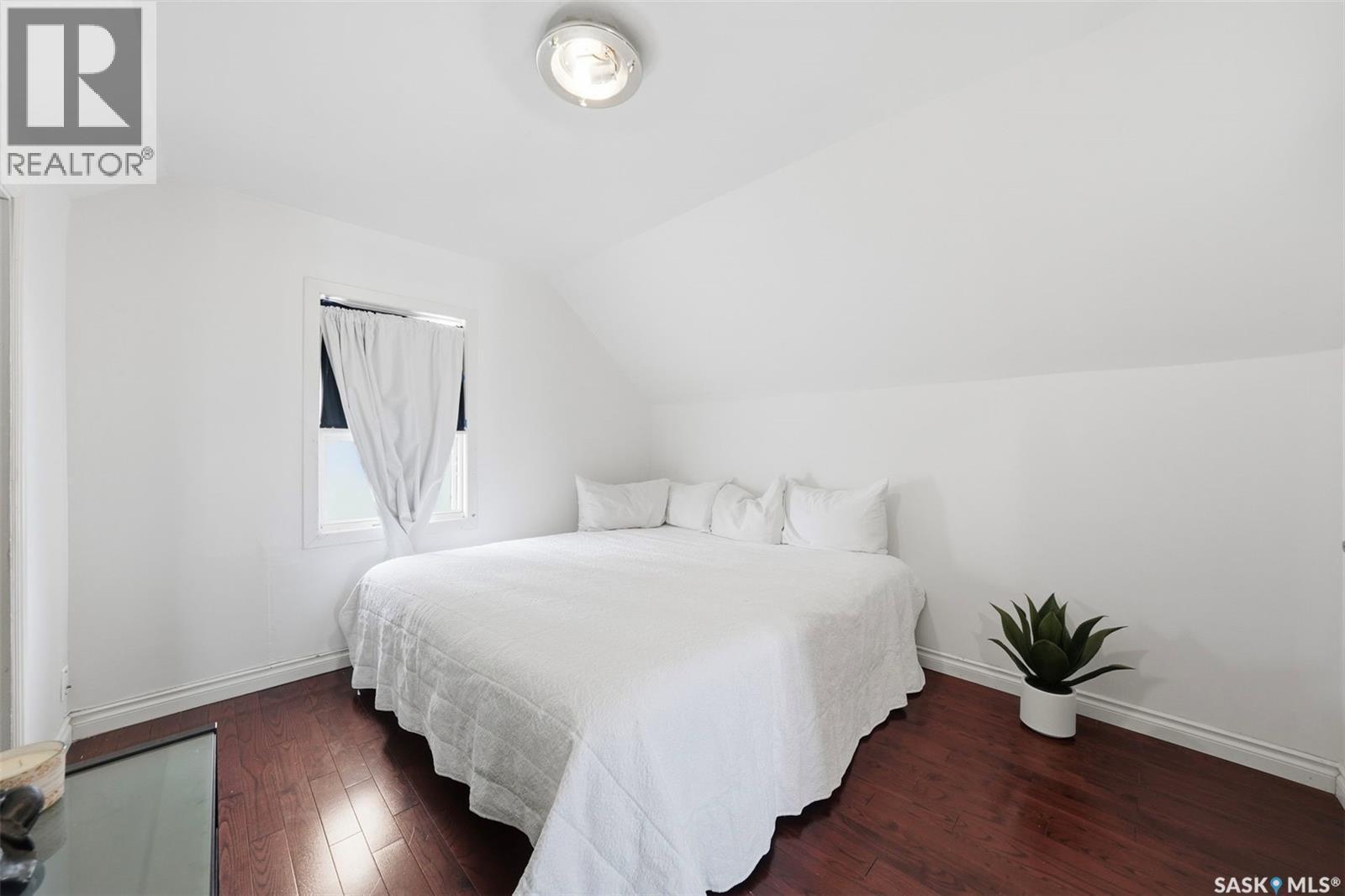 547 5Th Street E, Prince Albert, SK - Indoor Photo Showing Bedroom
