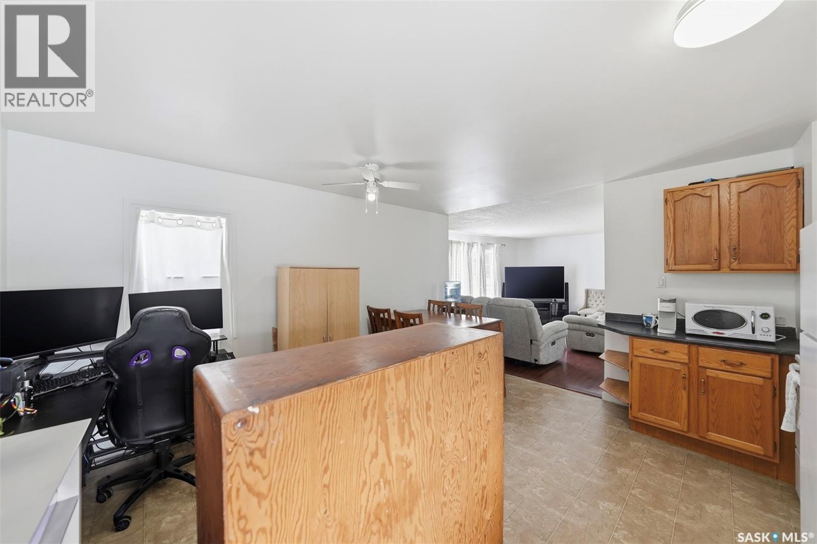 547 5Th Street E, Prince Albert, SK - Indoor Photo Showing Office