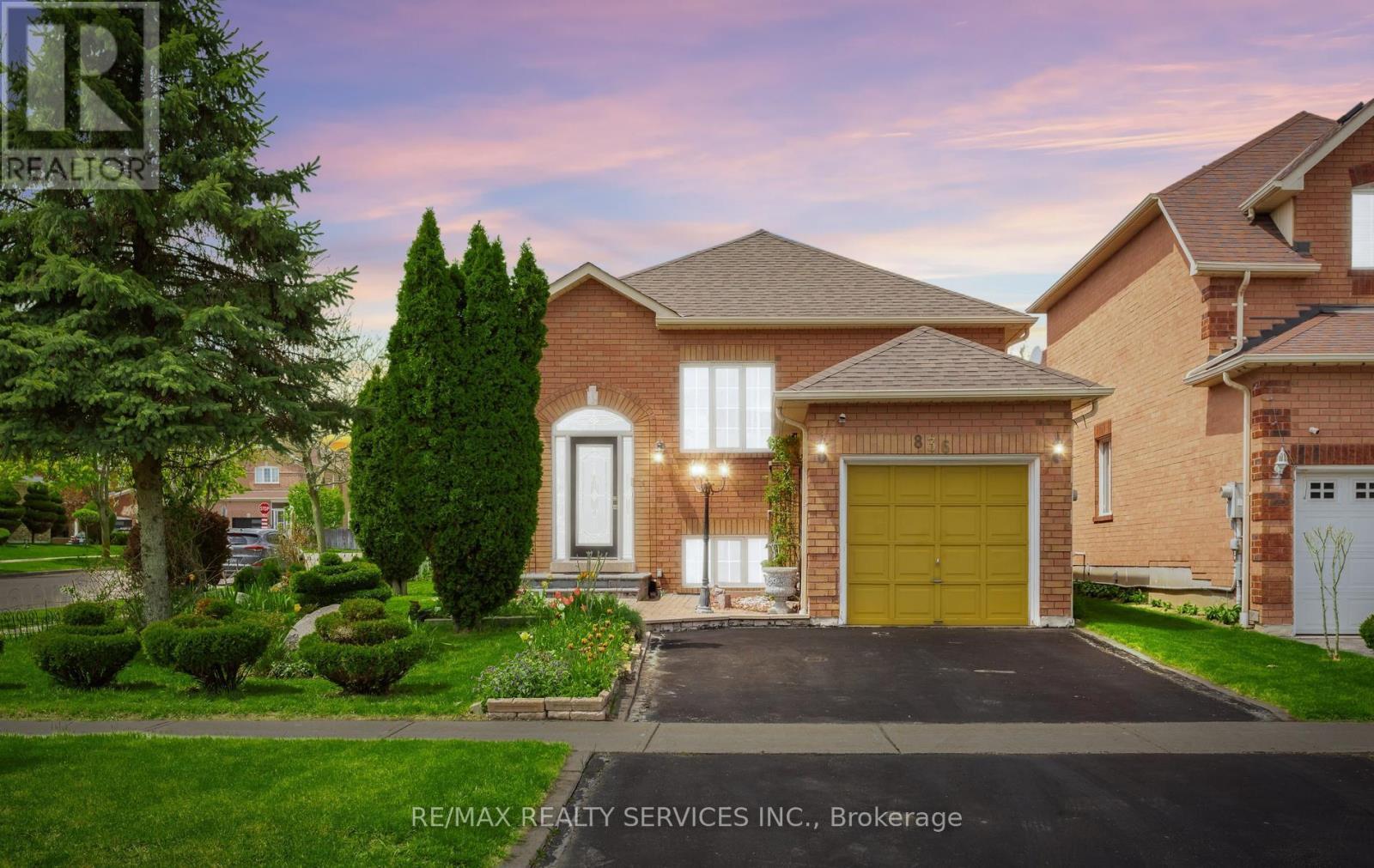 836 Avocado Crescent, Mississauga, ON - Outdoor