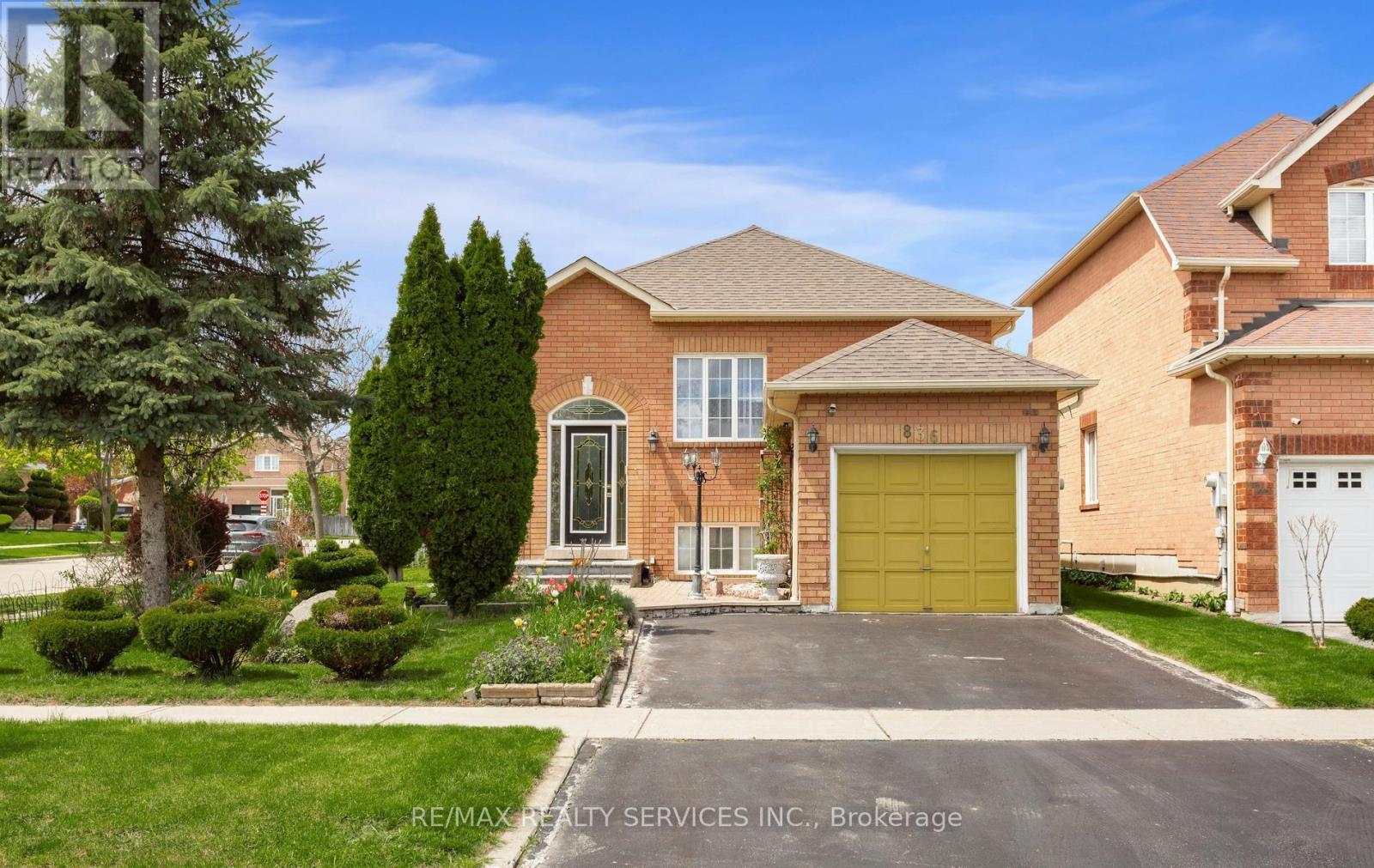 836 Avocado Crescent, Mississauga, ON - Outdoor With Facade