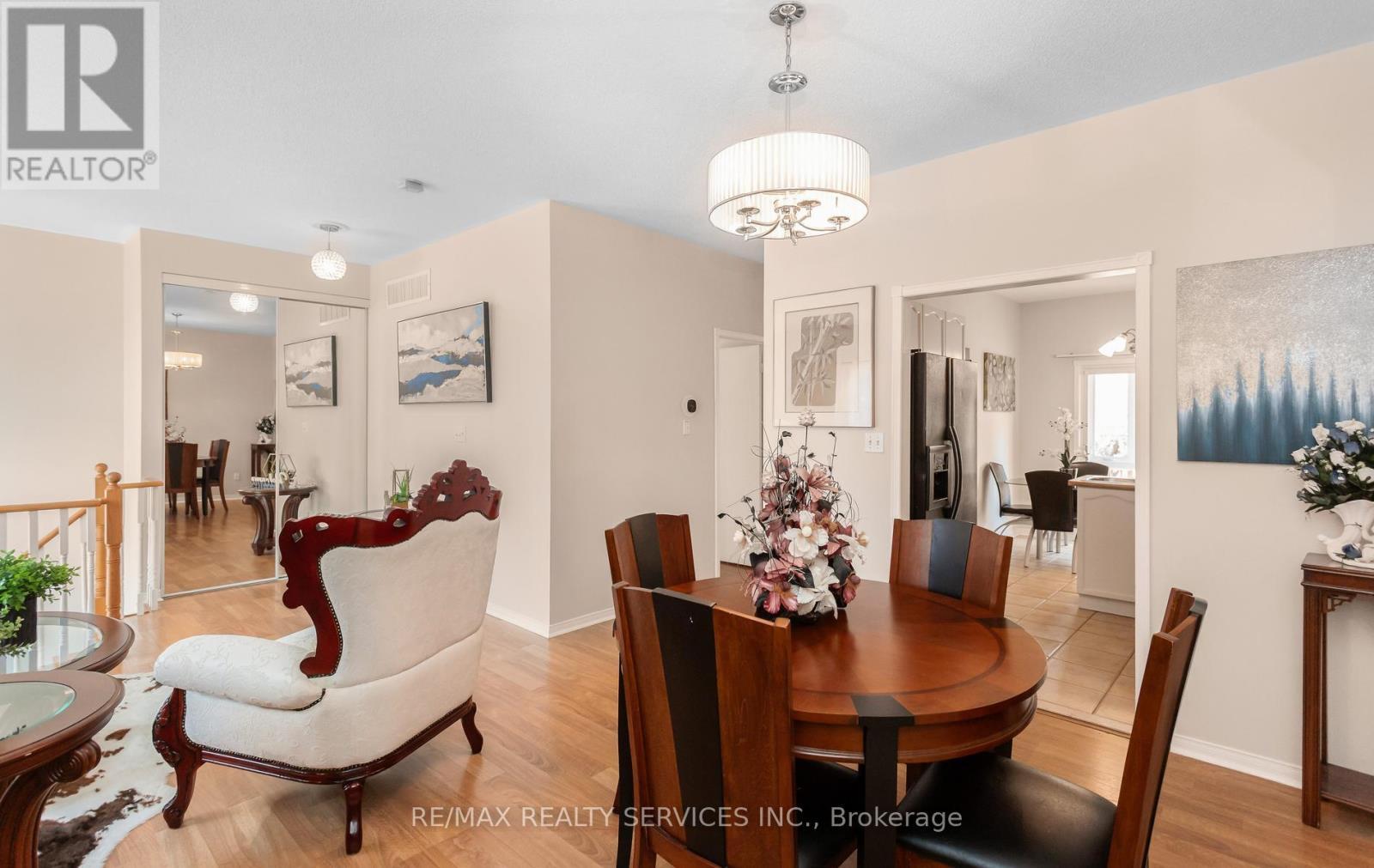 836 Avocado Crescent, Mississauga, ON - Indoor Photo Showing Dining Room