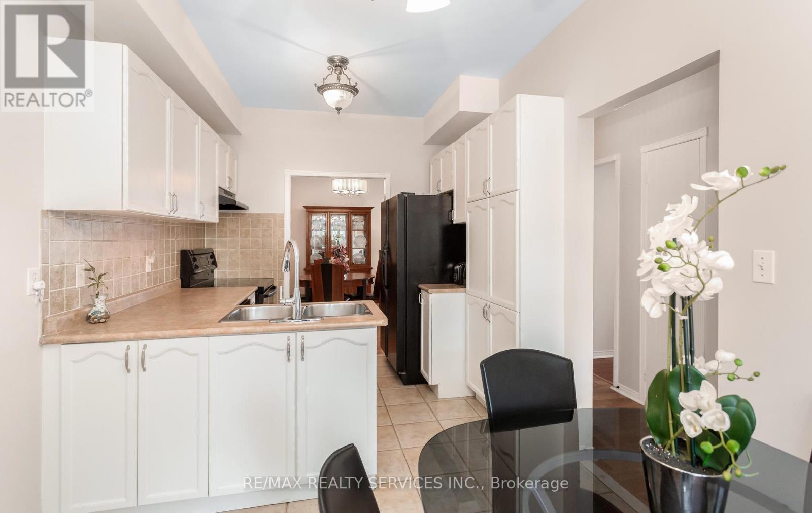 836 Avocado Crescent, Mississauga, ON - Indoor Photo Showing Other Room