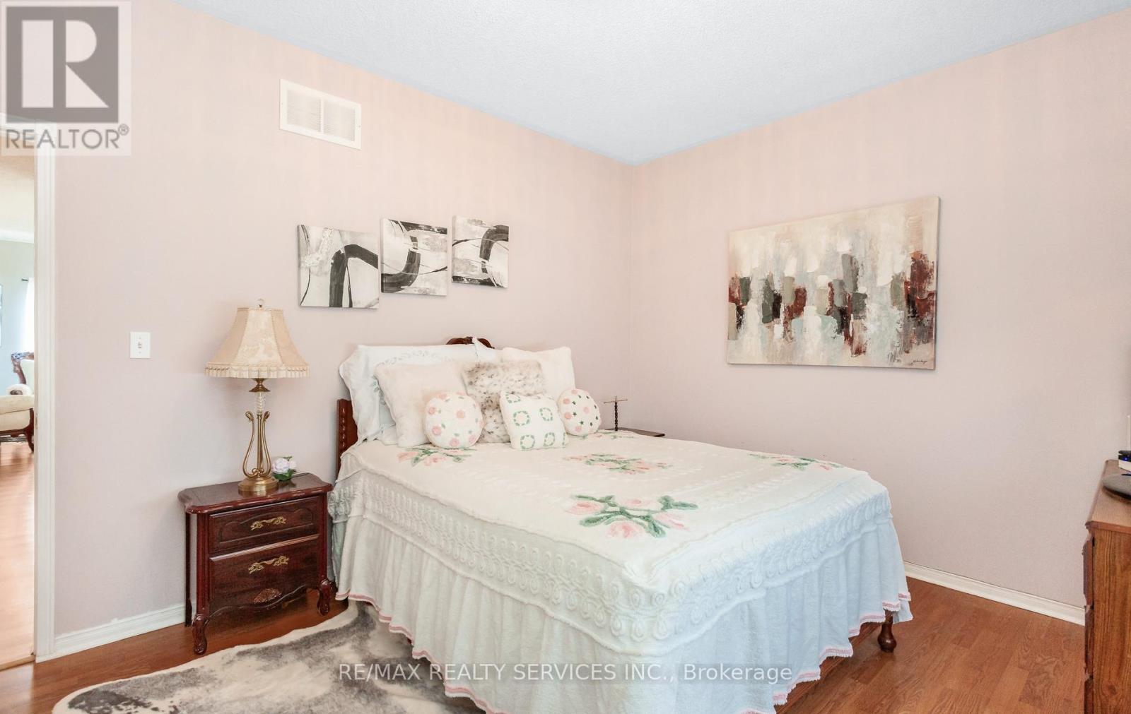 836 Avocado Crescent, Mississauga, ON - Indoor Photo Showing Bedroom
