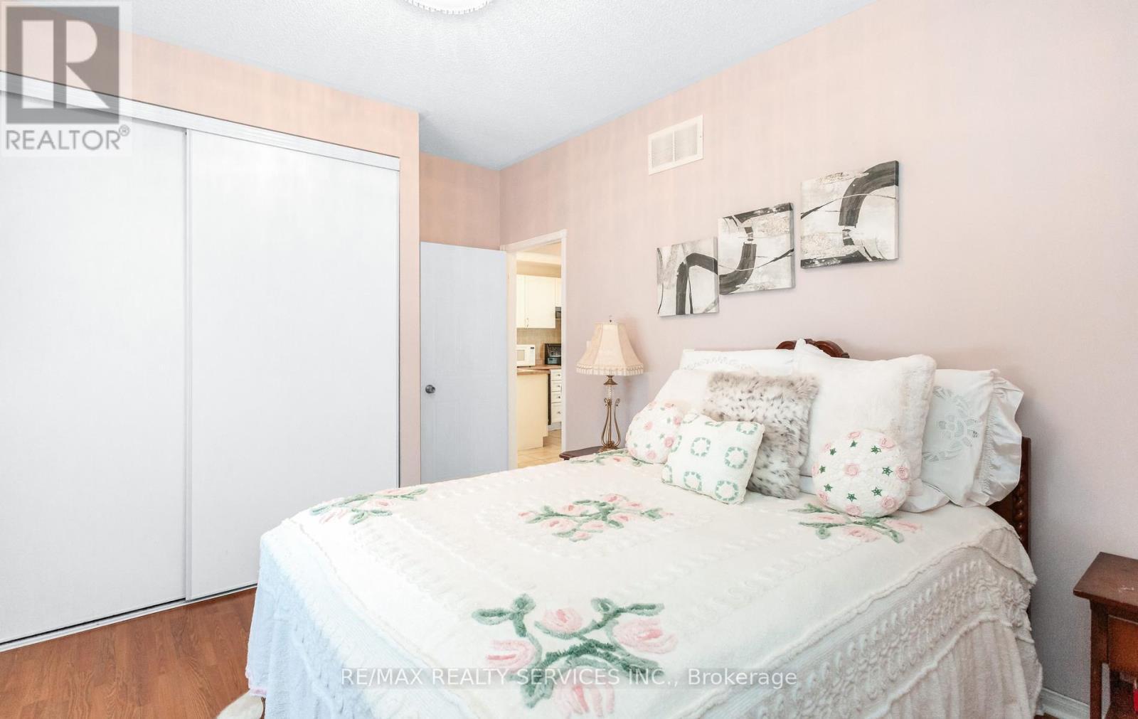 836 Avocado Crescent, Mississauga, ON - Indoor Photo Showing Bedroom