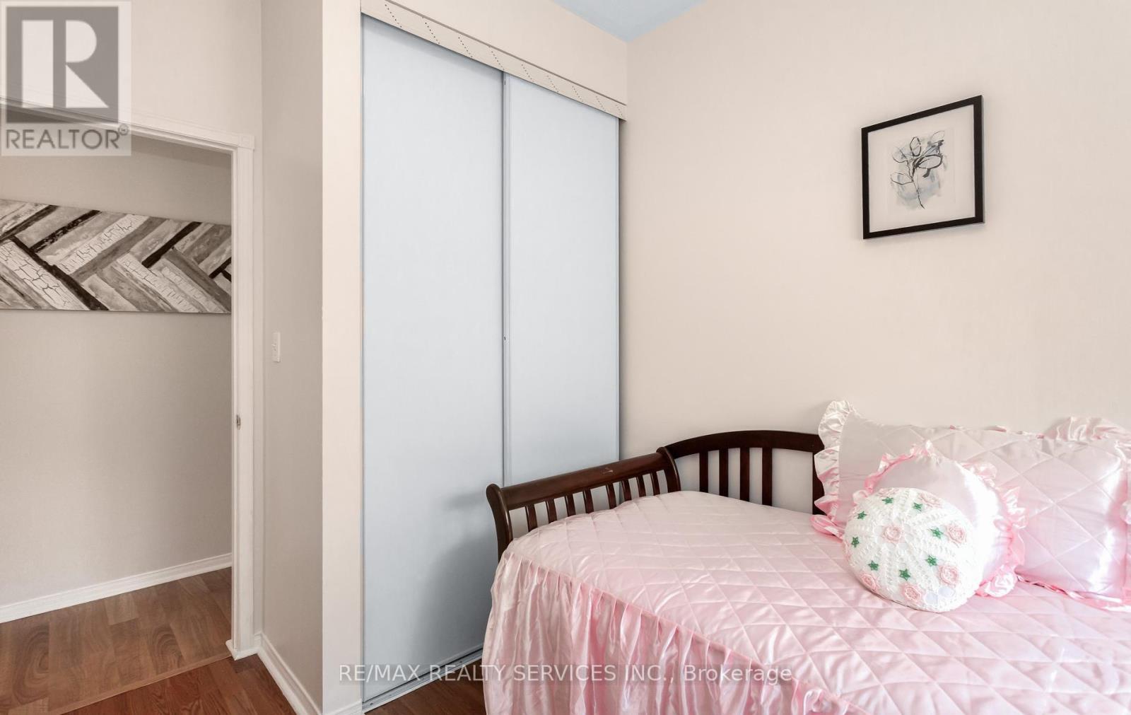 836 Avocado Crescent, Mississauga, ON - Indoor Photo Showing Bedroom