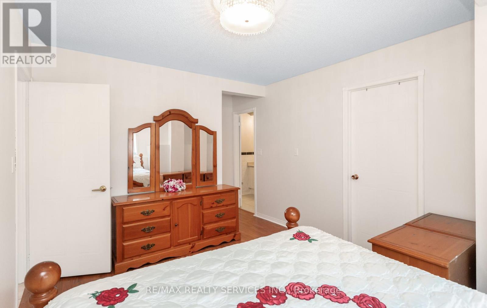 836 Avocado Crescent, Mississauga, ON - Indoor Photo Showing Bedroom