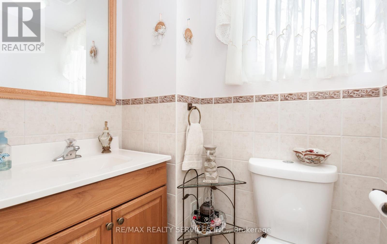 836 Avocado Crescent, Mississauga, ON - Indoor Photo Showing Bathroom