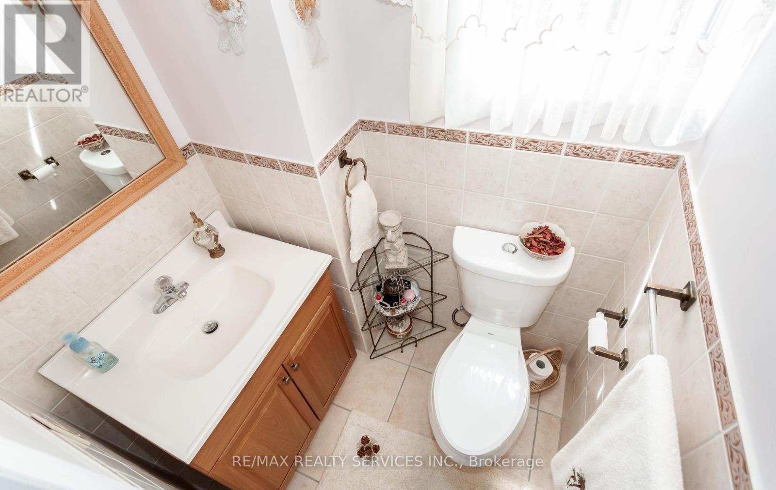 836 Avocado Crescent, Mississauga, ON - Indoor Photo Showing Bathroom