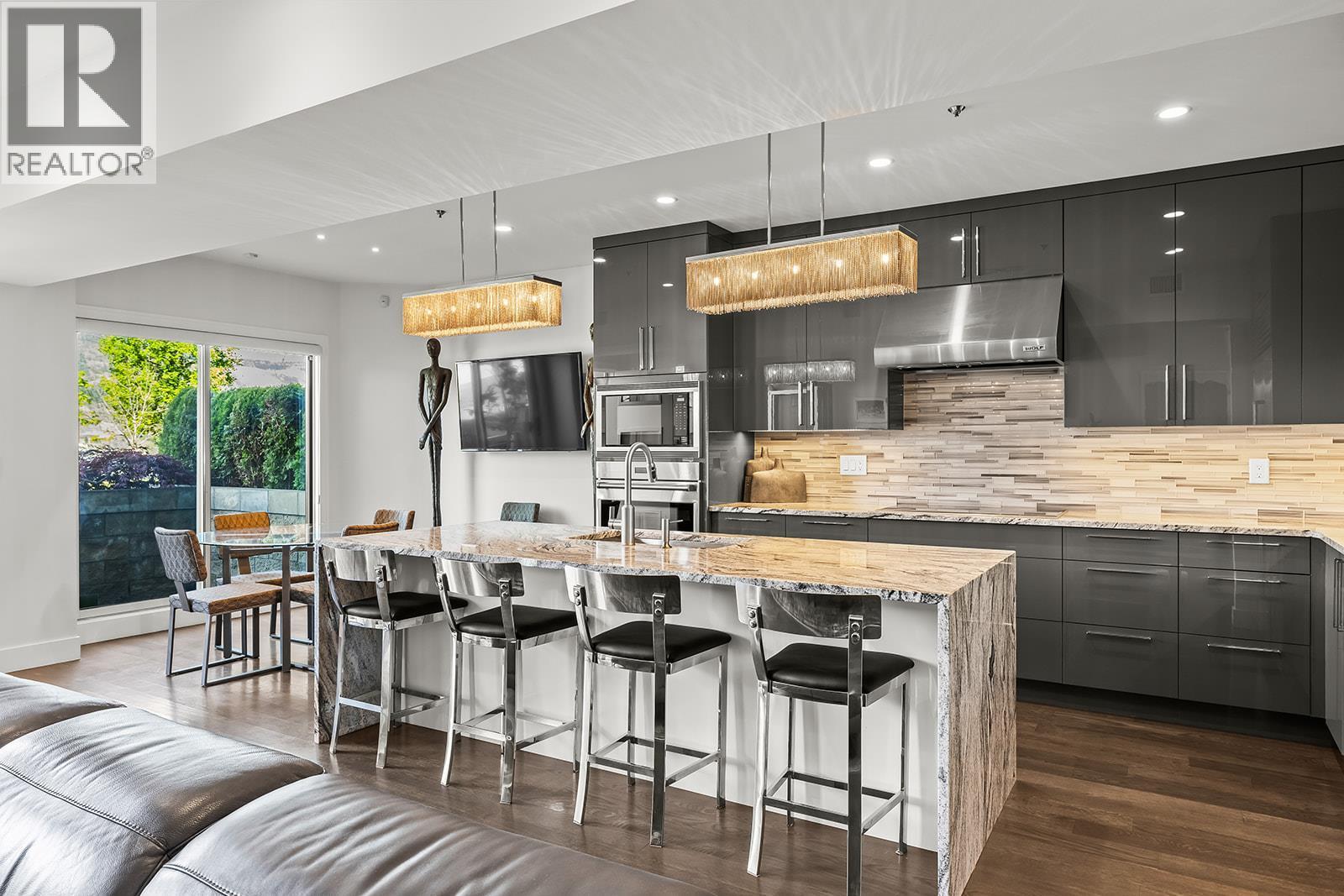 1156 Sunset Drive Unit# 123, Kelowna, BC - Indoor Photo Showing Kitchen With Upgraded Kitchen