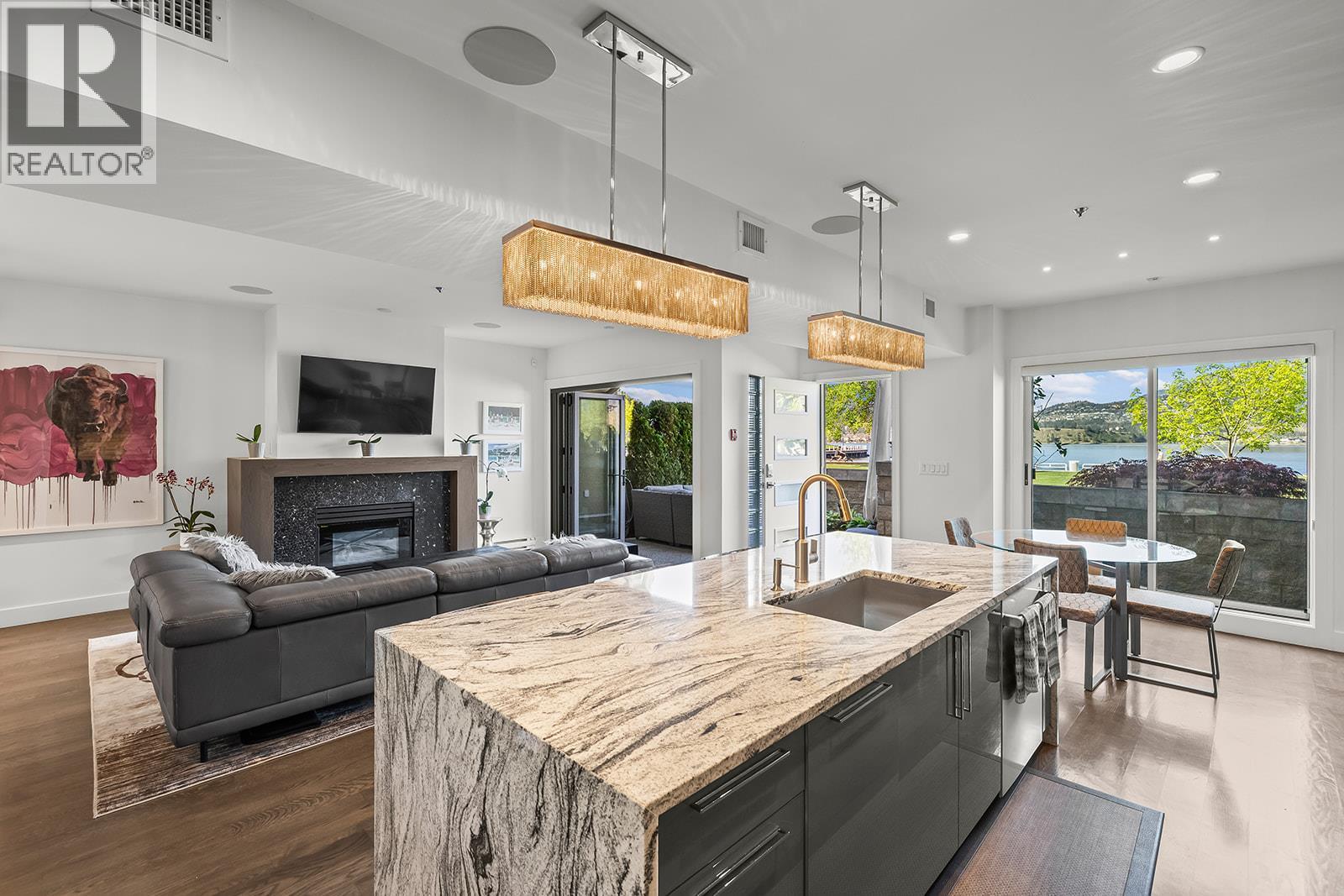 1156 Sunset Drive Unit# 123, Kelowna, BC - Indoor With Fireplace