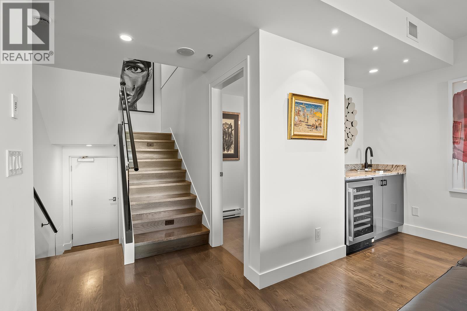 1156 Sunset Drive Unit# 123, Kelowna, BC - Indoor Photo Showing Other Room
