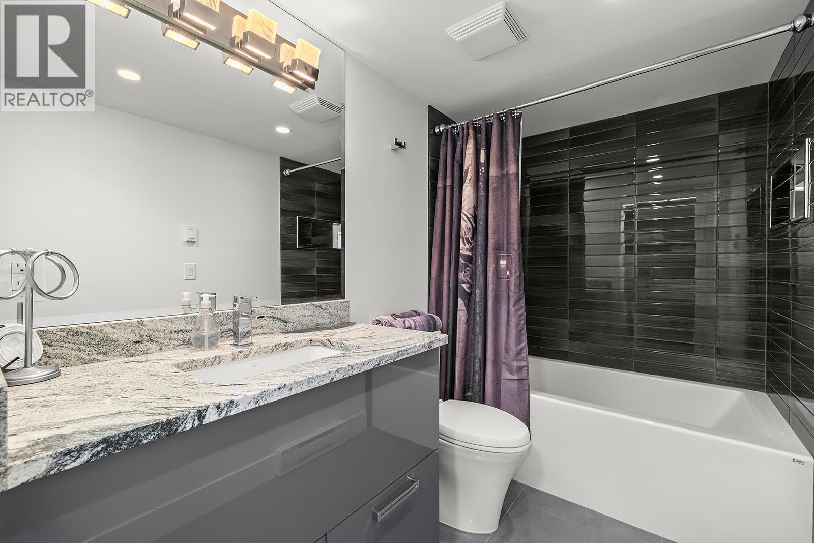 2nd floor washroom - 1156 Sunset Drive Unit# 123, Kelowna, BC - Indoor Photo Showing Bathroom