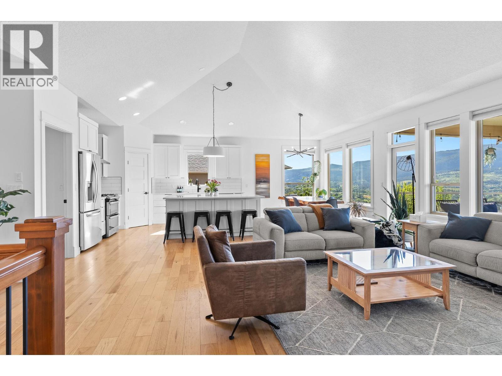 514 Mt. Tanner Place, Coldstream, BC - Indoor Photo Showing Living Room