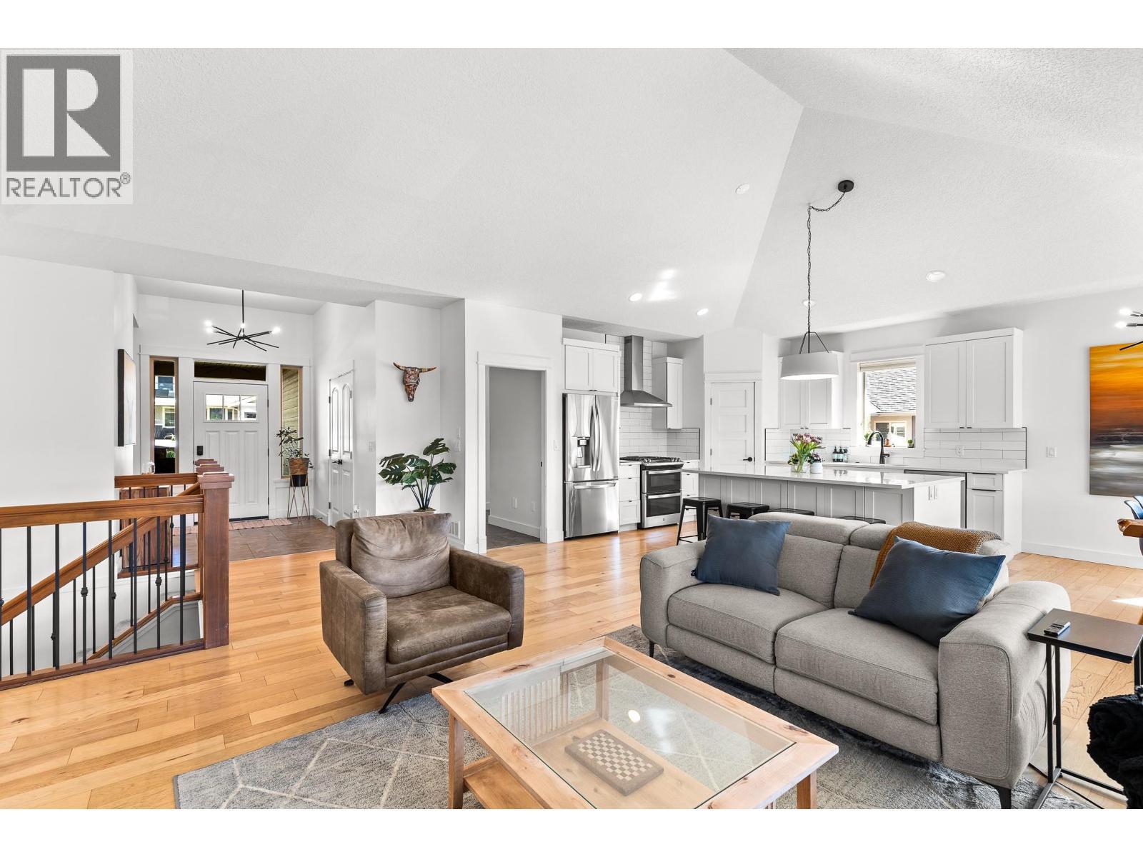 514 Mt. Tanner Place, Coldstream, BC - Indoor Photo Showing Living Room