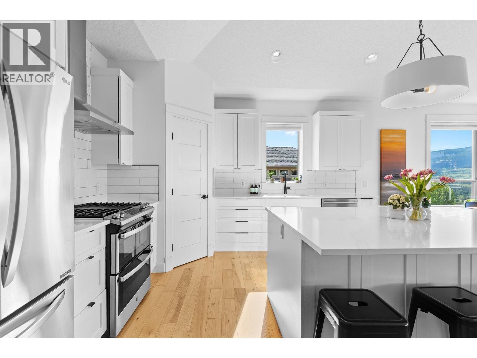 514 Mt. Tanner Place, Coldstream, BC - Indoor Photo Showing Kitchen With Upgraded Kitchen