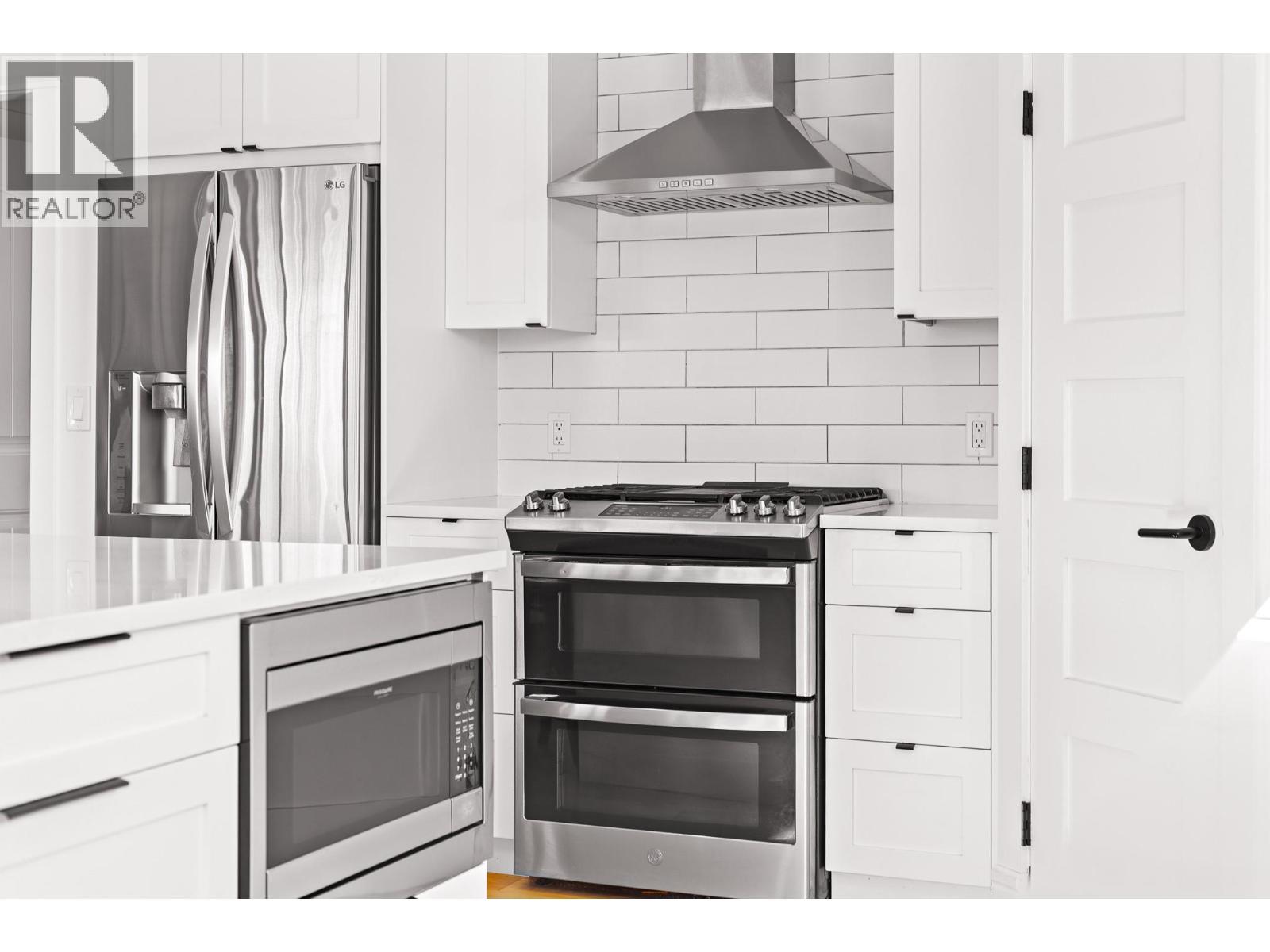 514 Mt. Tanner Place, Coldstream, BC - Indoor Photo Showing Kitchen With Upgraded Kitchen