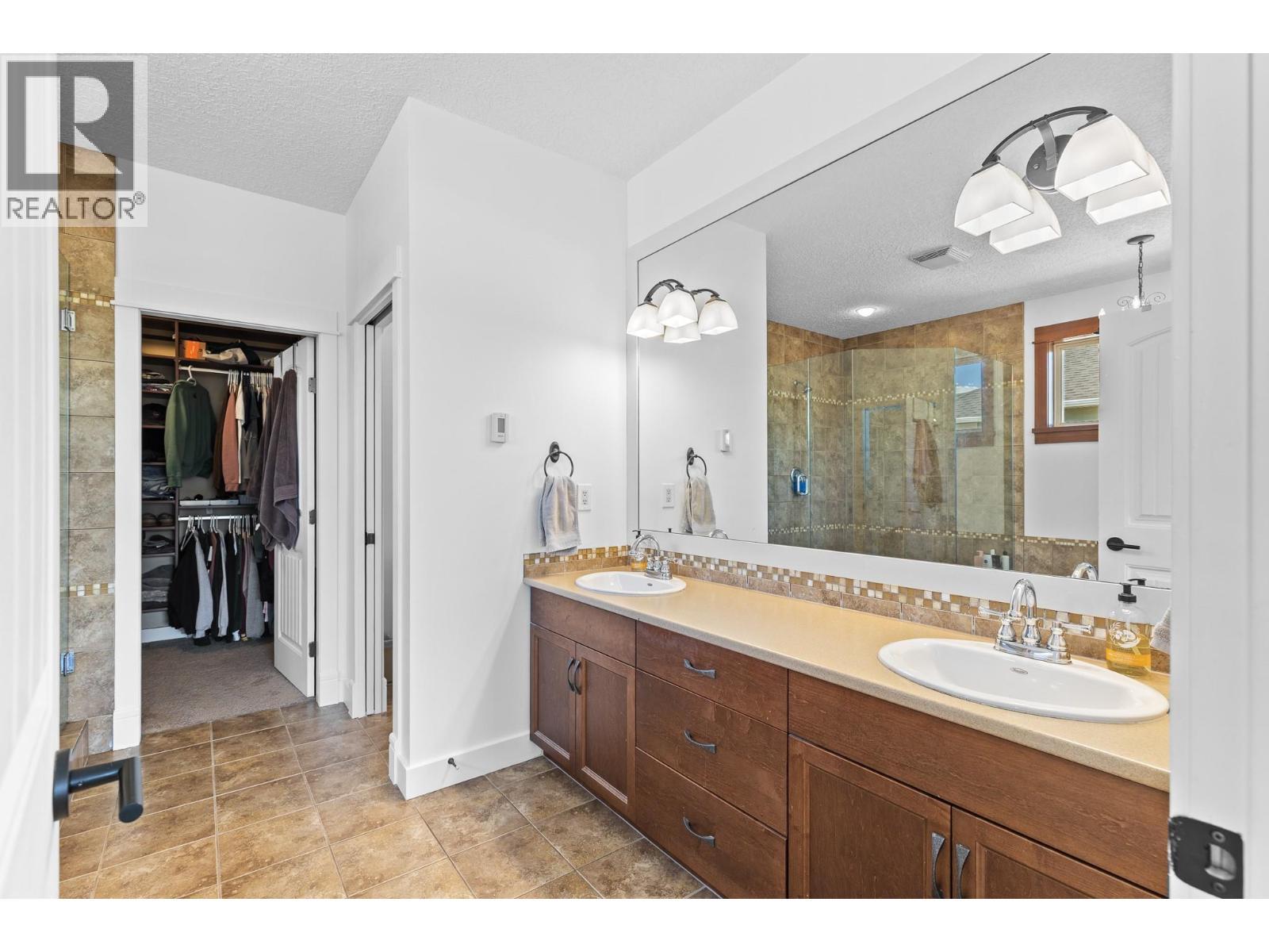 514 Mt. Tanner Place, Coldstream, BC - Indoor Photo Showing Bathroom