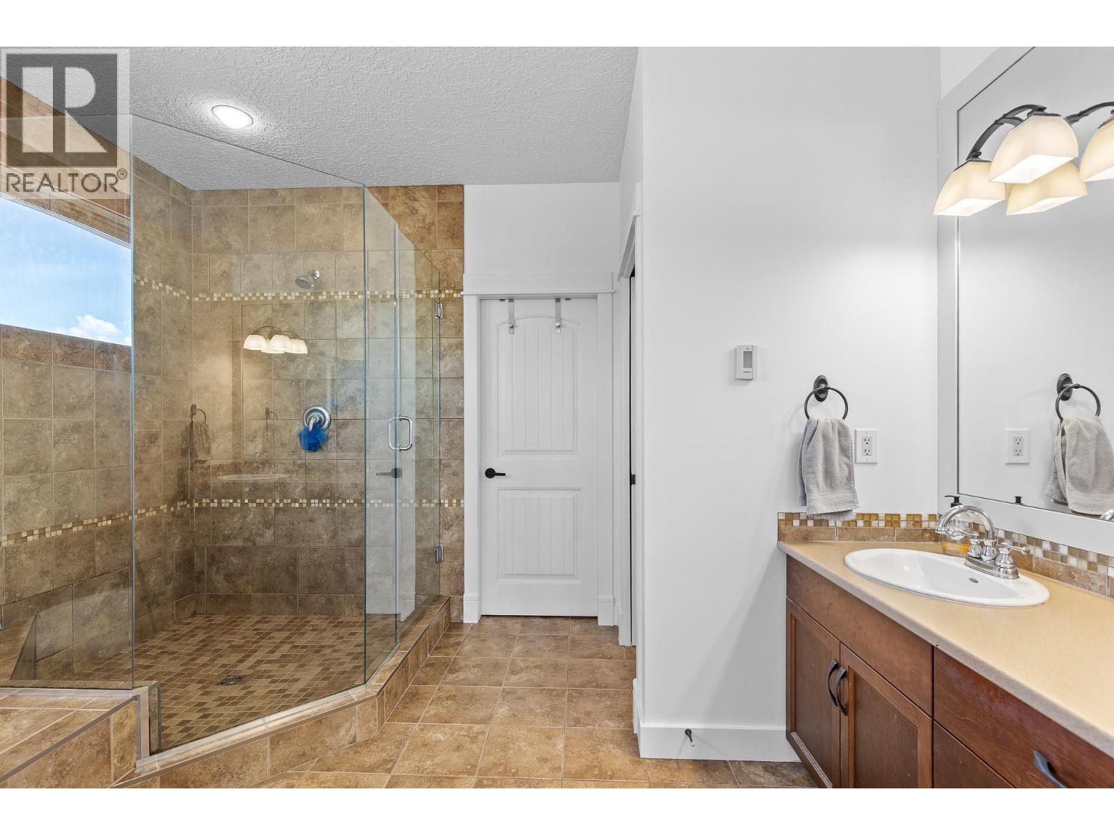 514 Mt. Tanner Place, Coldstream, BC - Indoor Photo Showing Bathroom