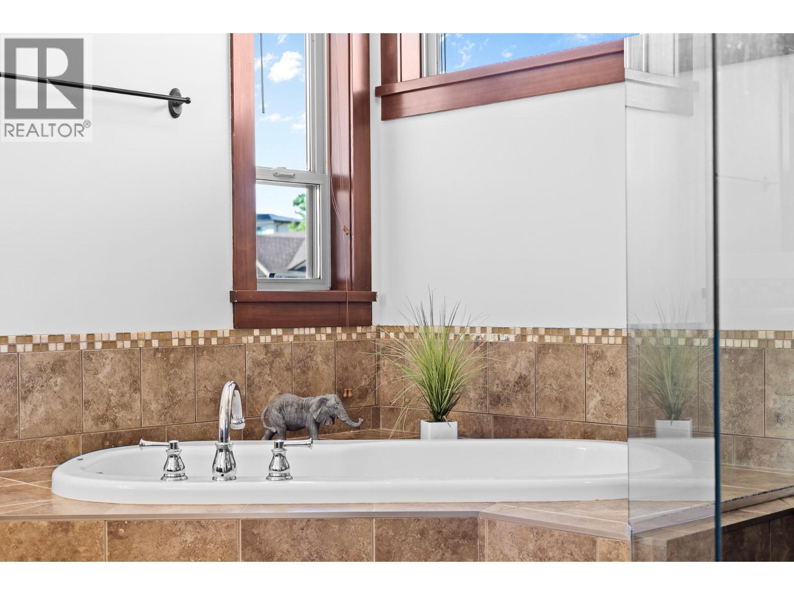 514 Mt. Tanner Place, Coldstream, BC - Indoor Photo Showing Bathroom
