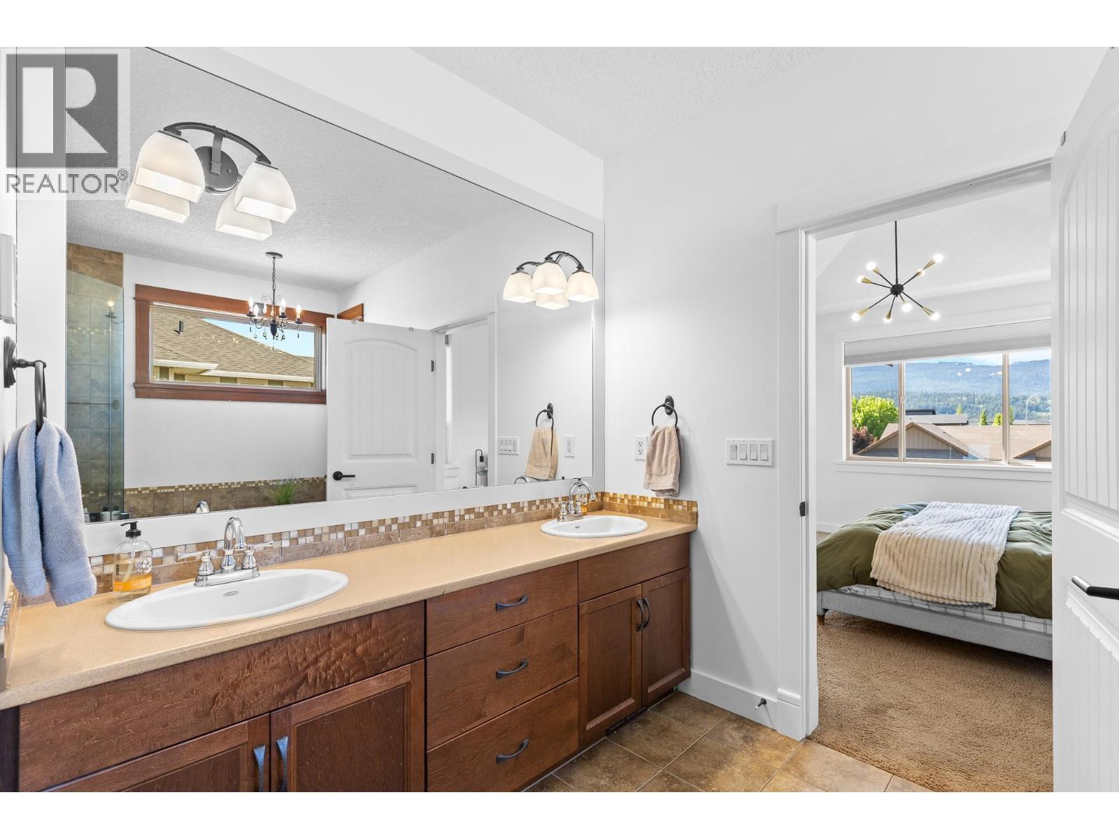 514 Mt. Tanner Place, Coldstream, BC - Indoor Photo Showing Bathroom
