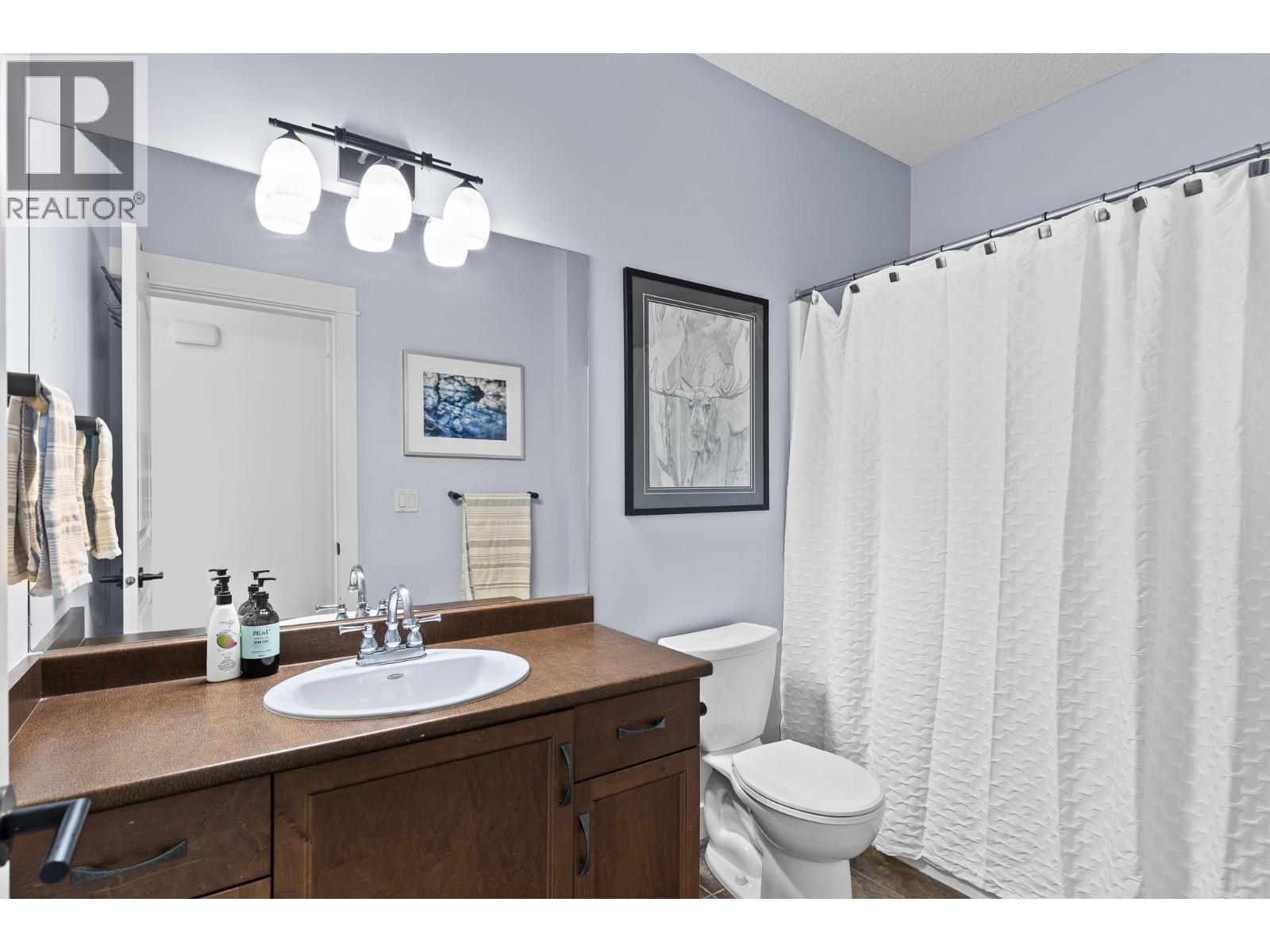 514 Mt. Tanner Place, Coldstream, BC - Indoor Photo Showing Bathroom