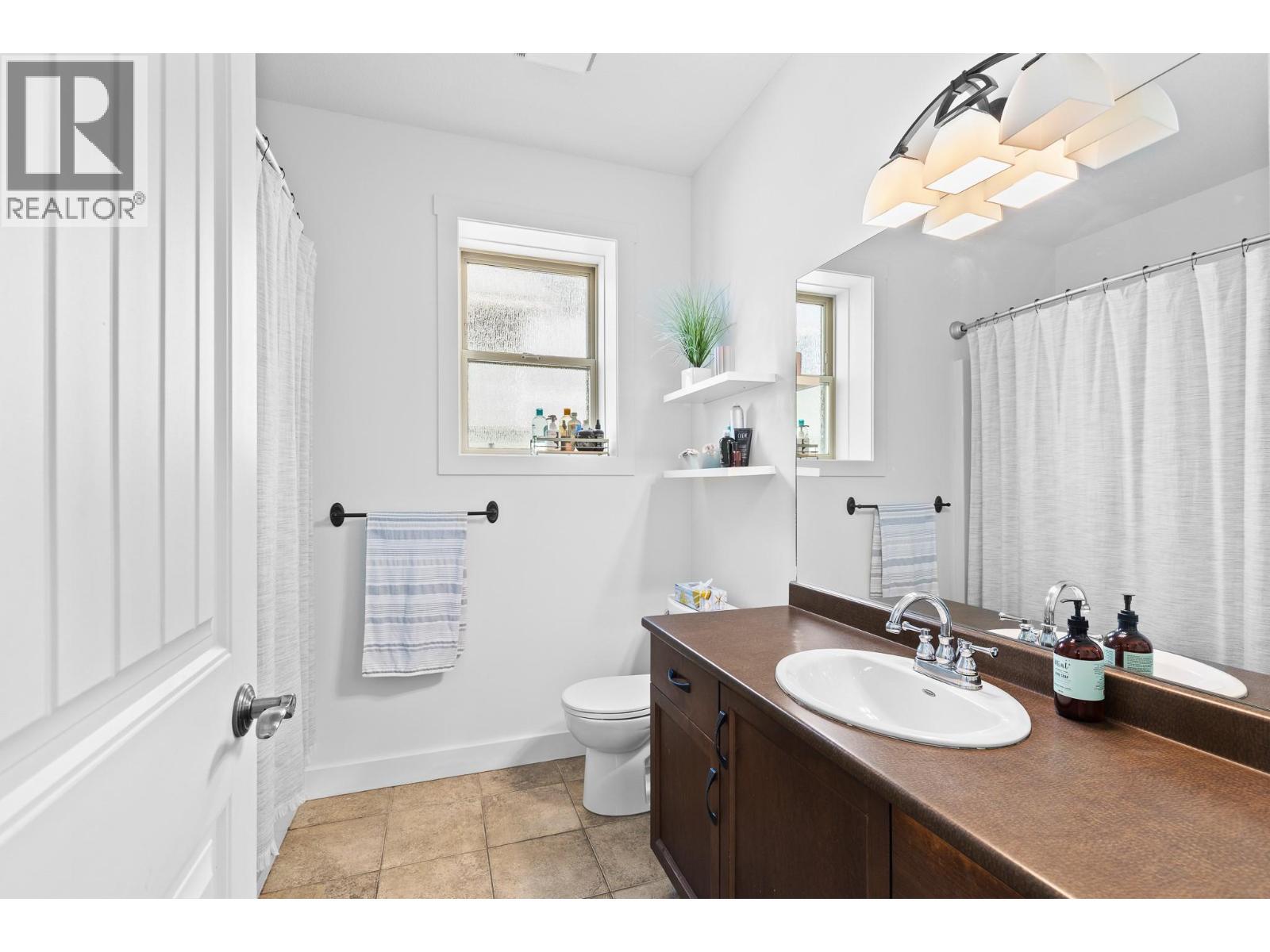 514 Mt. Tanner Place, Coldstream, BC - Indoor Photo Showing Bathroom