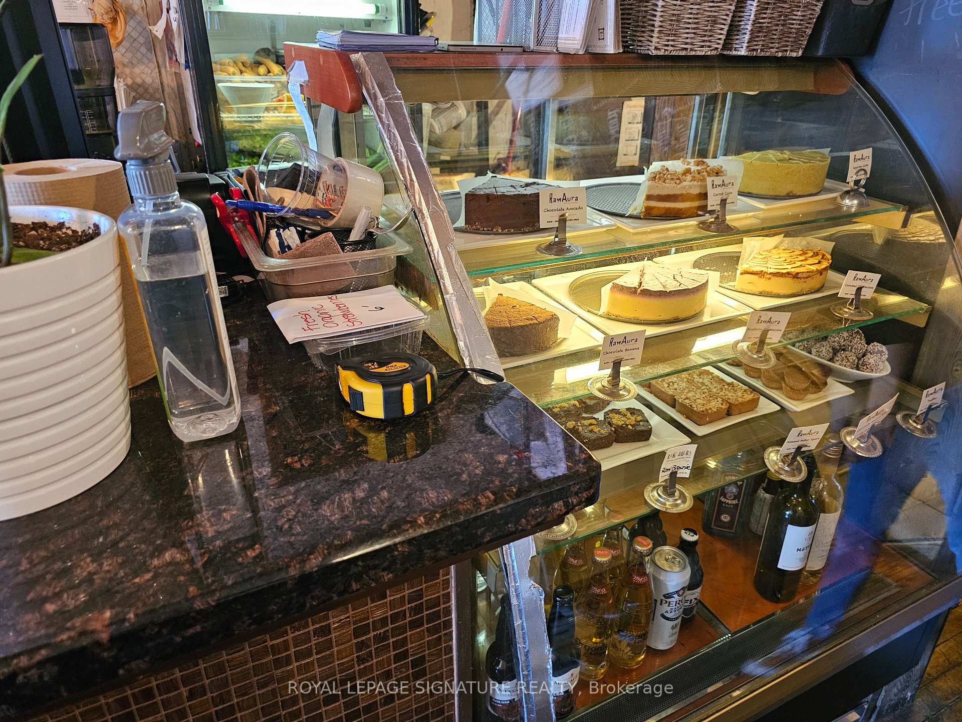 94 Lakeshore Road E, Mississauga, ON