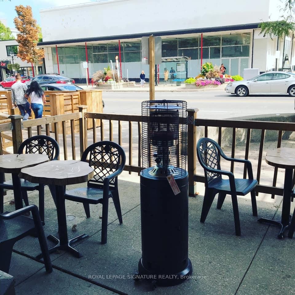 94 Lakeshore Road E, Mississauga, ON