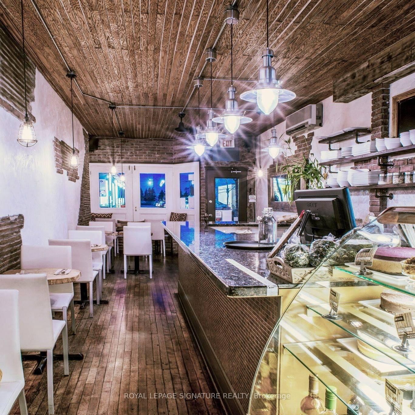 94 Lakeshore Road E, Mississauga, ON