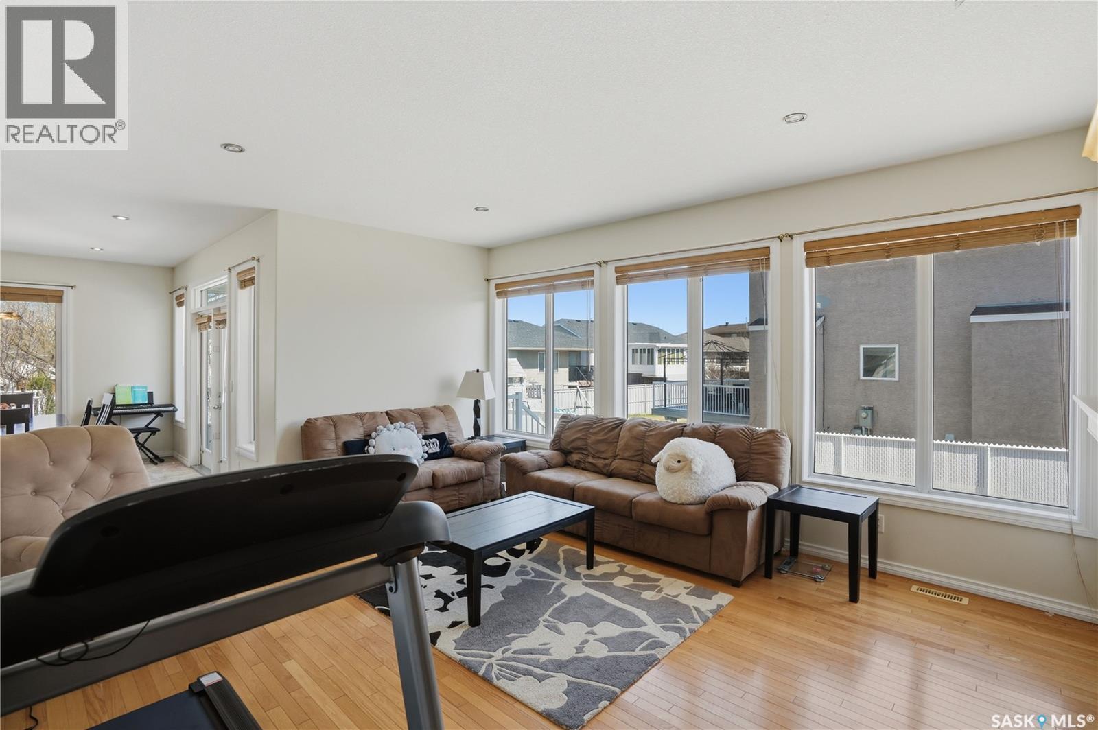 3714 Sandringham Road E, Regina, SK - Indoor Photo Showing Living Room