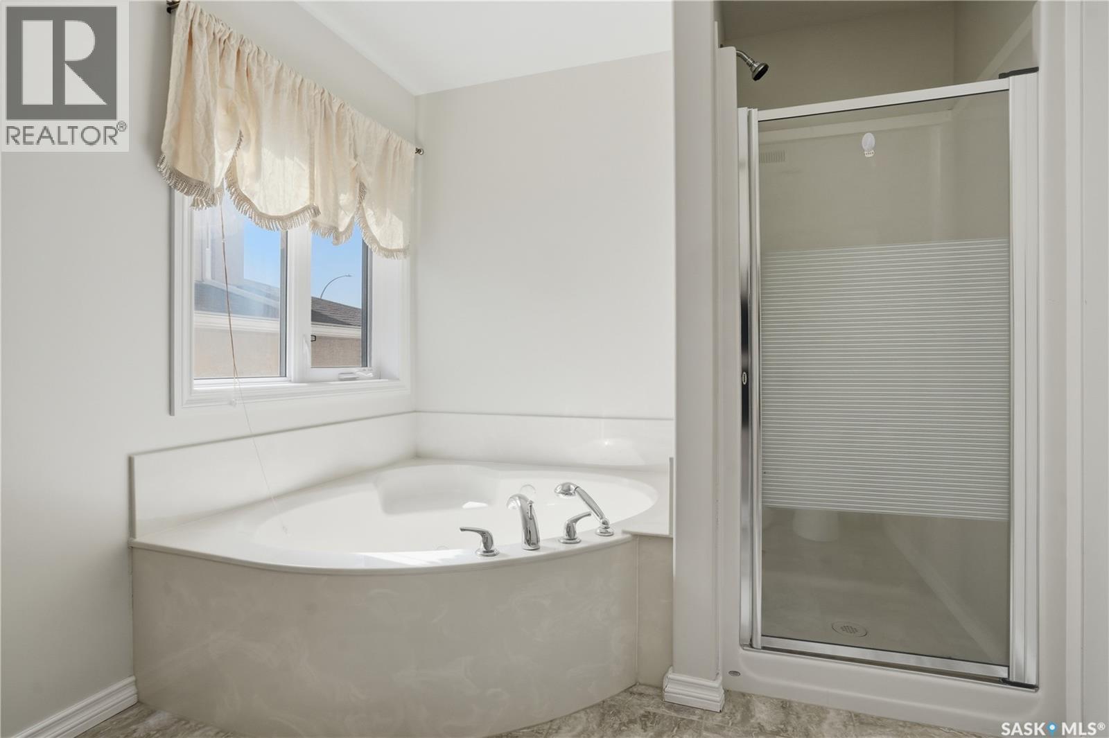 3714 Sandringham Road E, Regina, SK - Indoor Photo Showing Bathroom