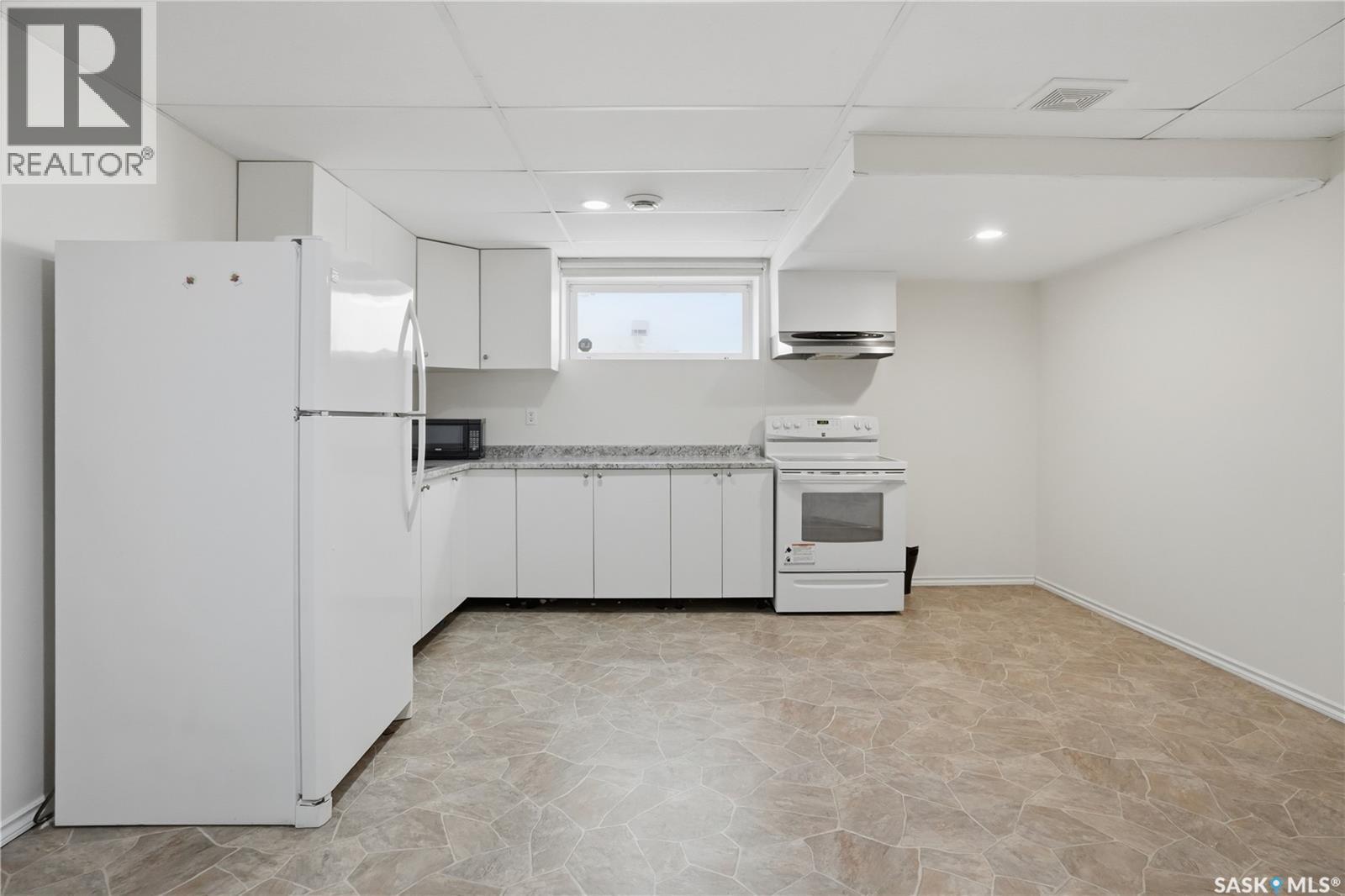 3714 Sandringham Road E, Regina, SK - Indoor Photo Showing Kitchen