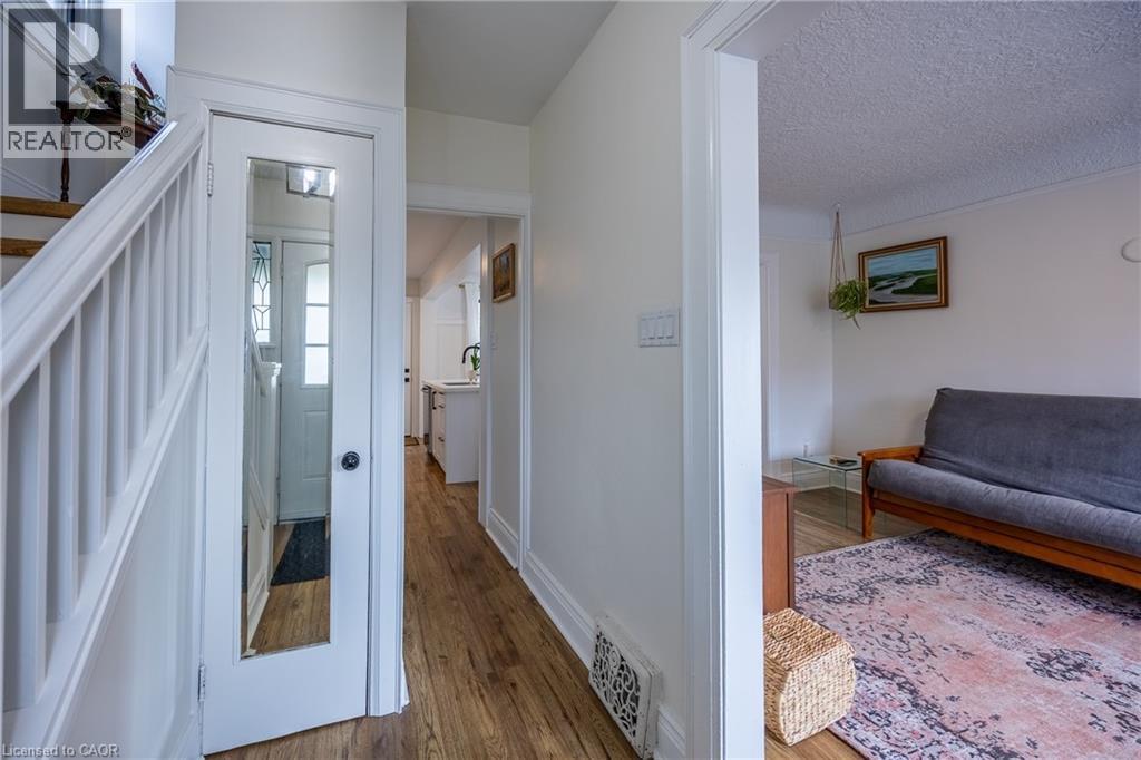 158 Balsam Avenue N, Hamilton, ON - Indoor Photo Showing Other Room