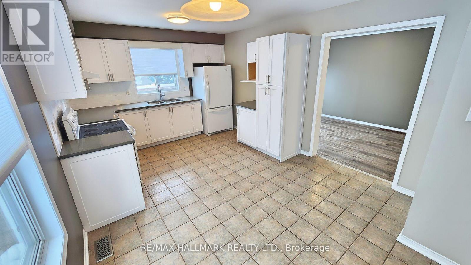 48 Downing Crescent, Barrie, ON - Indoor Photo Showing Kitchen With Double Sink