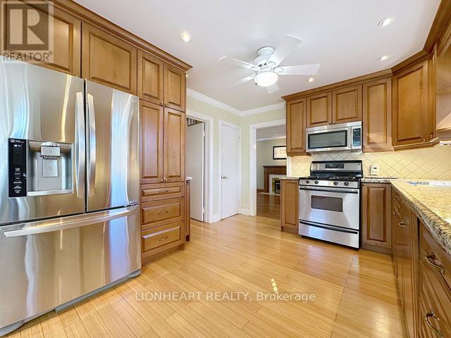 1475 Garnet Avenue, Mississauga, ON - Indoor Photo Showing Kitchen
