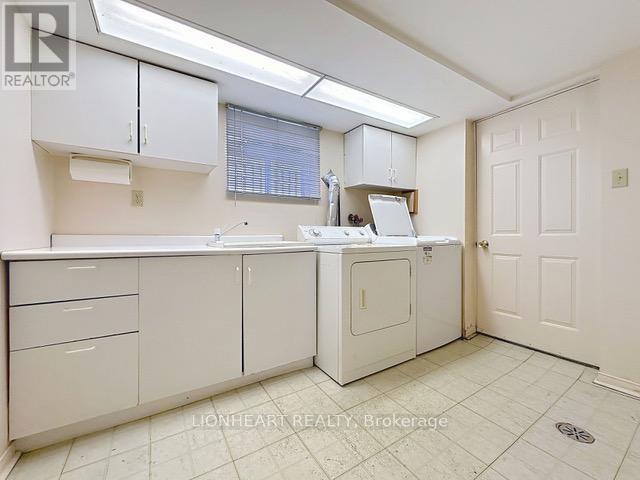 1475 Garnet Avenue, Mississauga, ON - Indoor Photo Showing Laundry Room