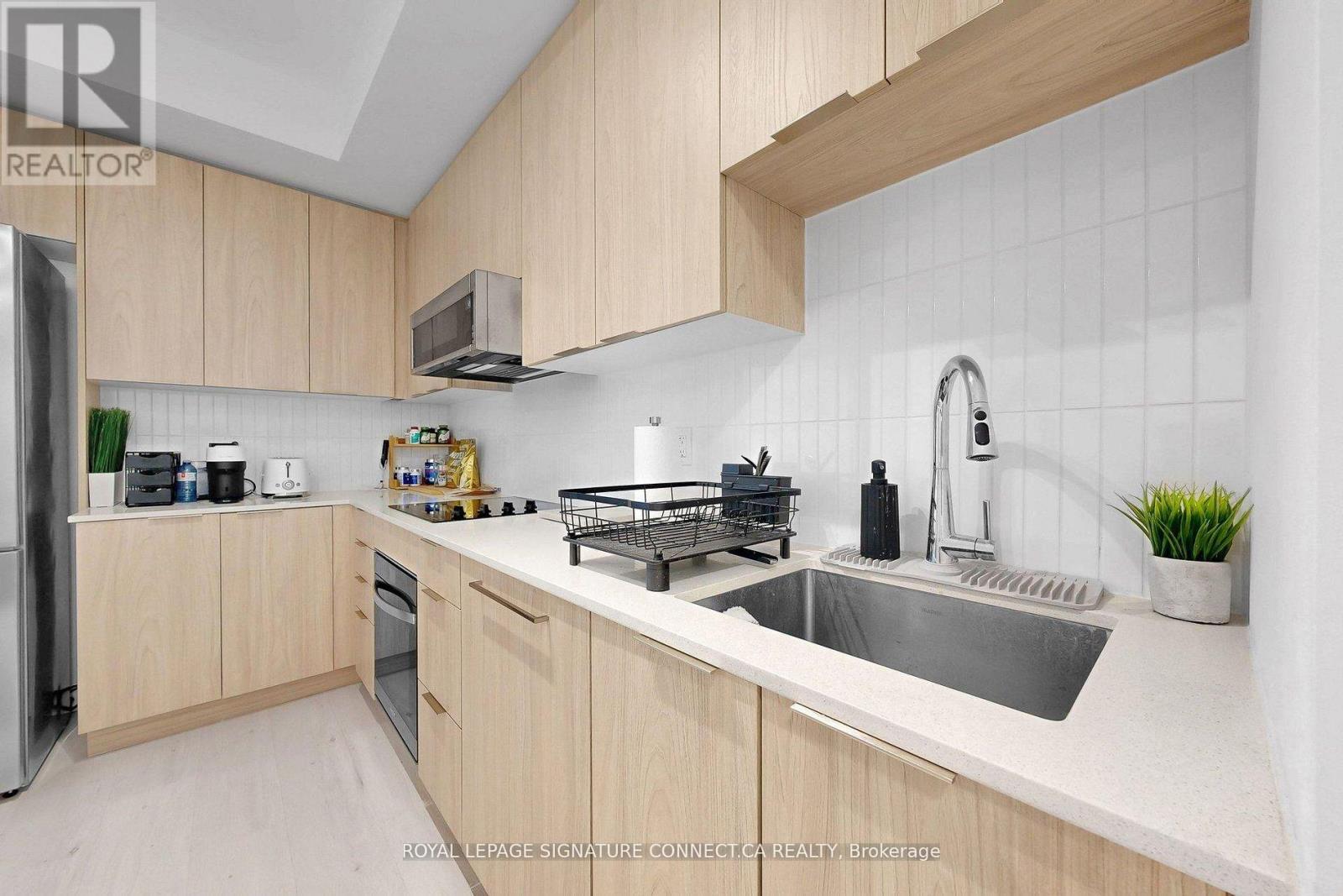 509 - 2501 Saw Whet Boulevard, Oakville, ON - Indoor Photo Showing Kitchen With Upgraded Kitchen
