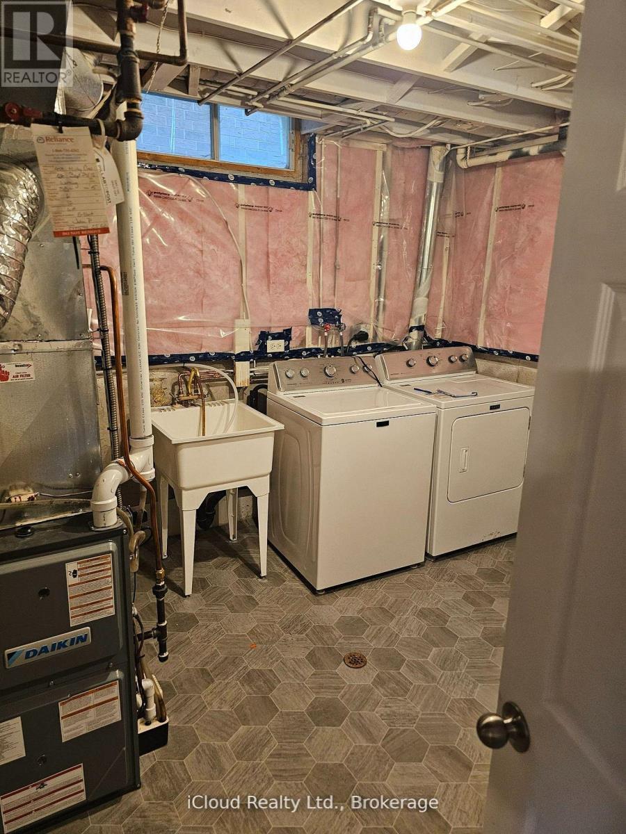 458 Misty Crescent, Kitchener, ON - Indoor Photo Showing Laundry Room