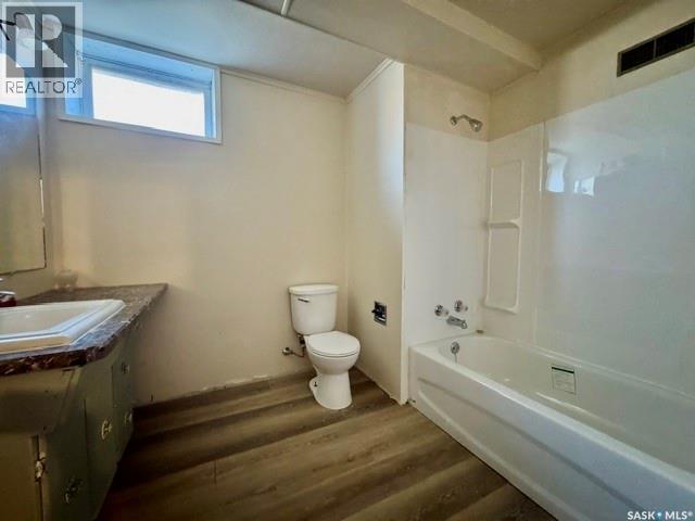 208 2Nd Street Ne, Watson, SK - Indoor Photo Showing Bathroom
