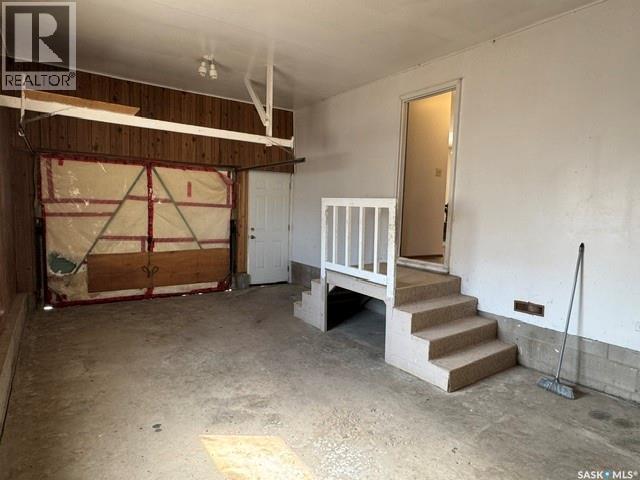 208 2Nd Street Ne, Watson, SK - Indoor