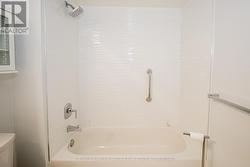 Shower/Tub w Grab Bars -