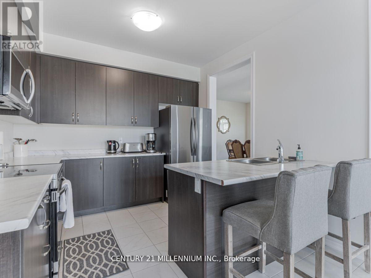 2240 Grainger Loop, Innisfil, ON - Indoor Photo Showing Kitchen With Stainless Steel Kitchen