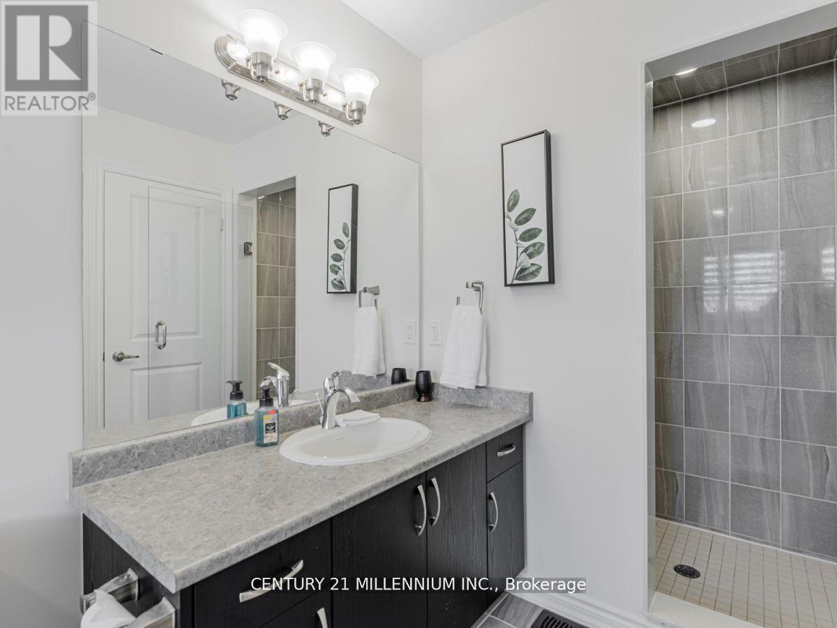 2240 Grainger Loop, Innisfil, ON - Indoor Photo Showing Bathroom