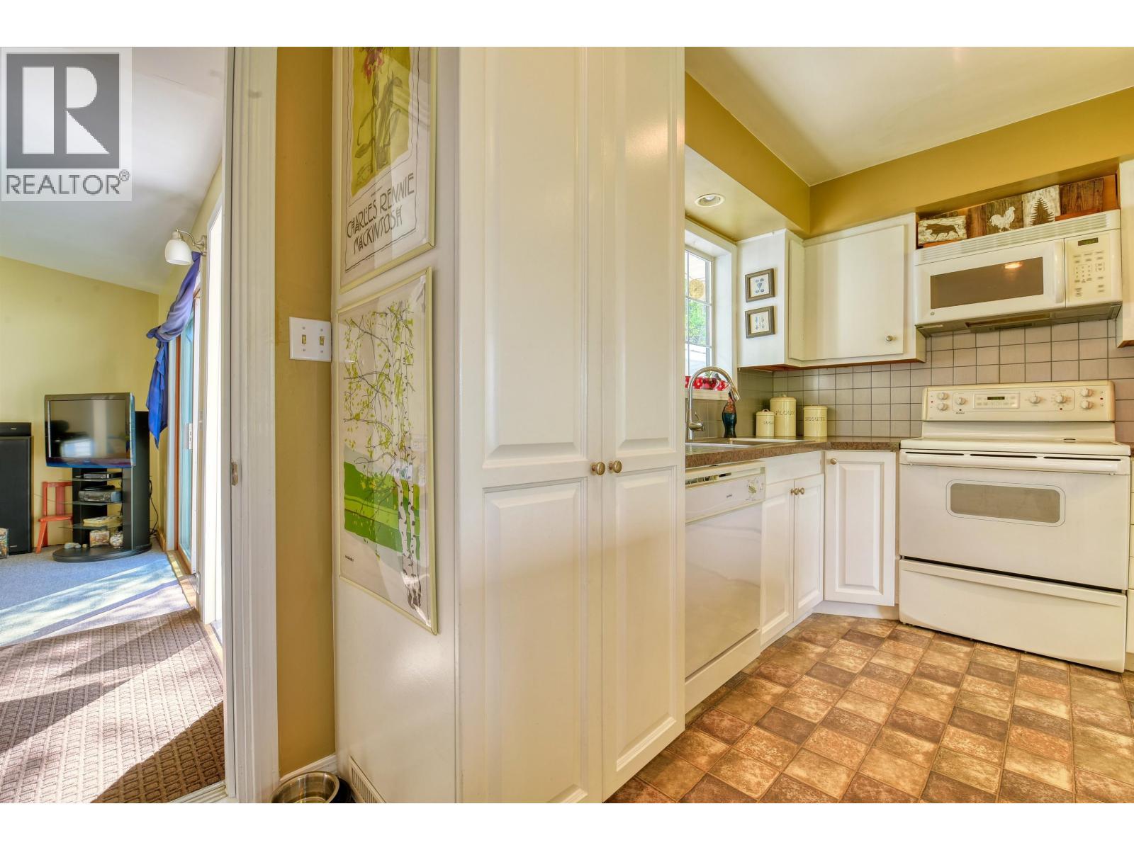 8 Windmill Crescent, Williams Lake, BC - Indoor Photo Showing Kitchen
