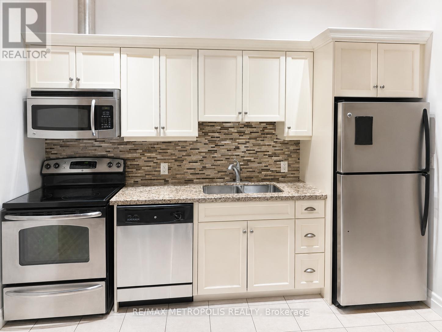 110 - 25 Concession Street, Cambridge, ON - Indoor Photo Showing Kitchen With Stainless Steel Kitchen With Double Sink